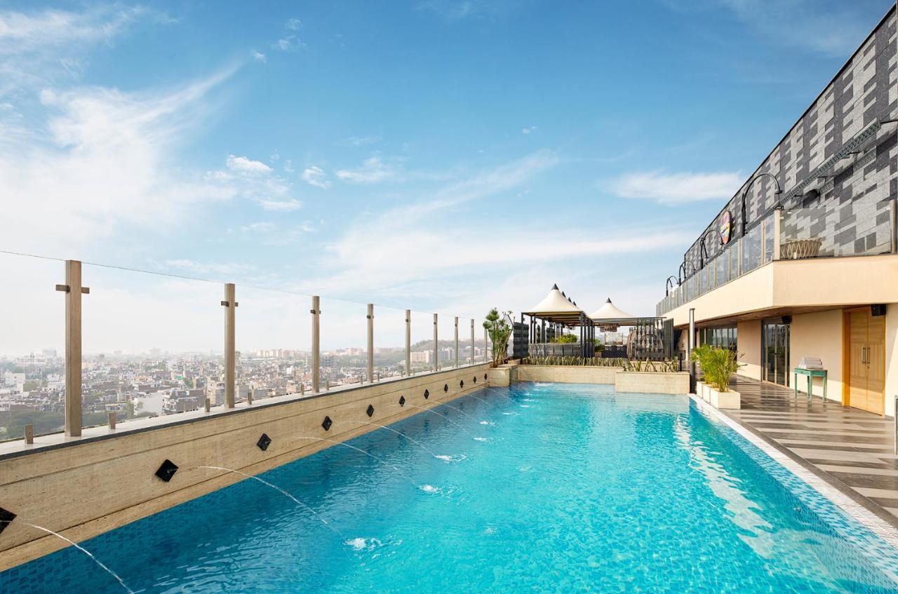 Hyatt Place Jaipur Malviya Nagar Экстерьер фото The swimming pool at the hotel