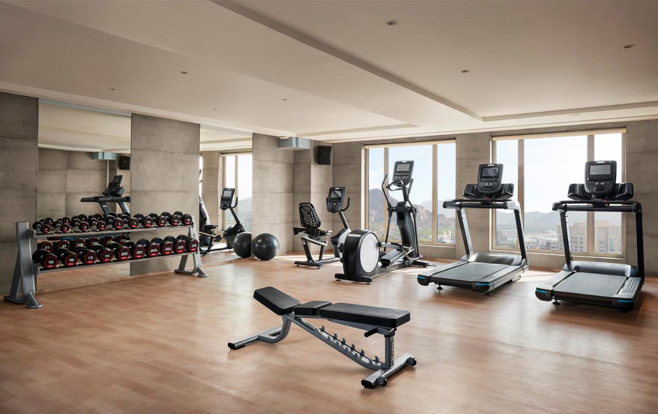 Hyatt Place Jaipur Malviya Nagar Экстерьер фото A gym in a hotel