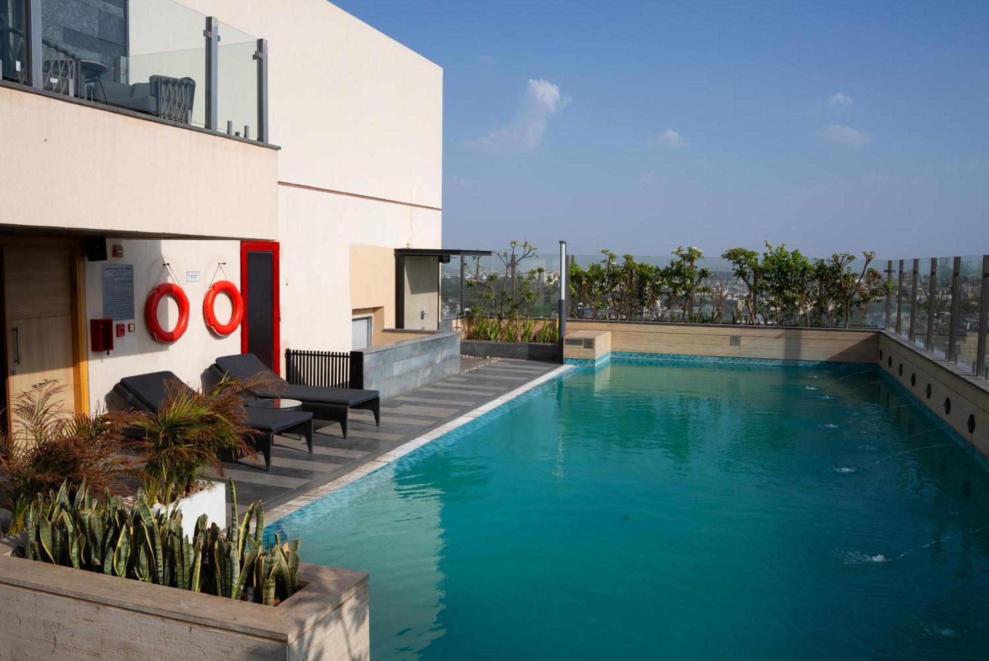 Hyatt Place Jaipur Malviya Nagar Экстерьер фото Pool at the hotel